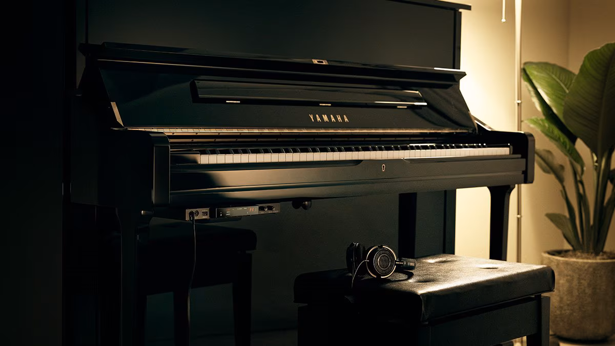 piano acoustique avec casque